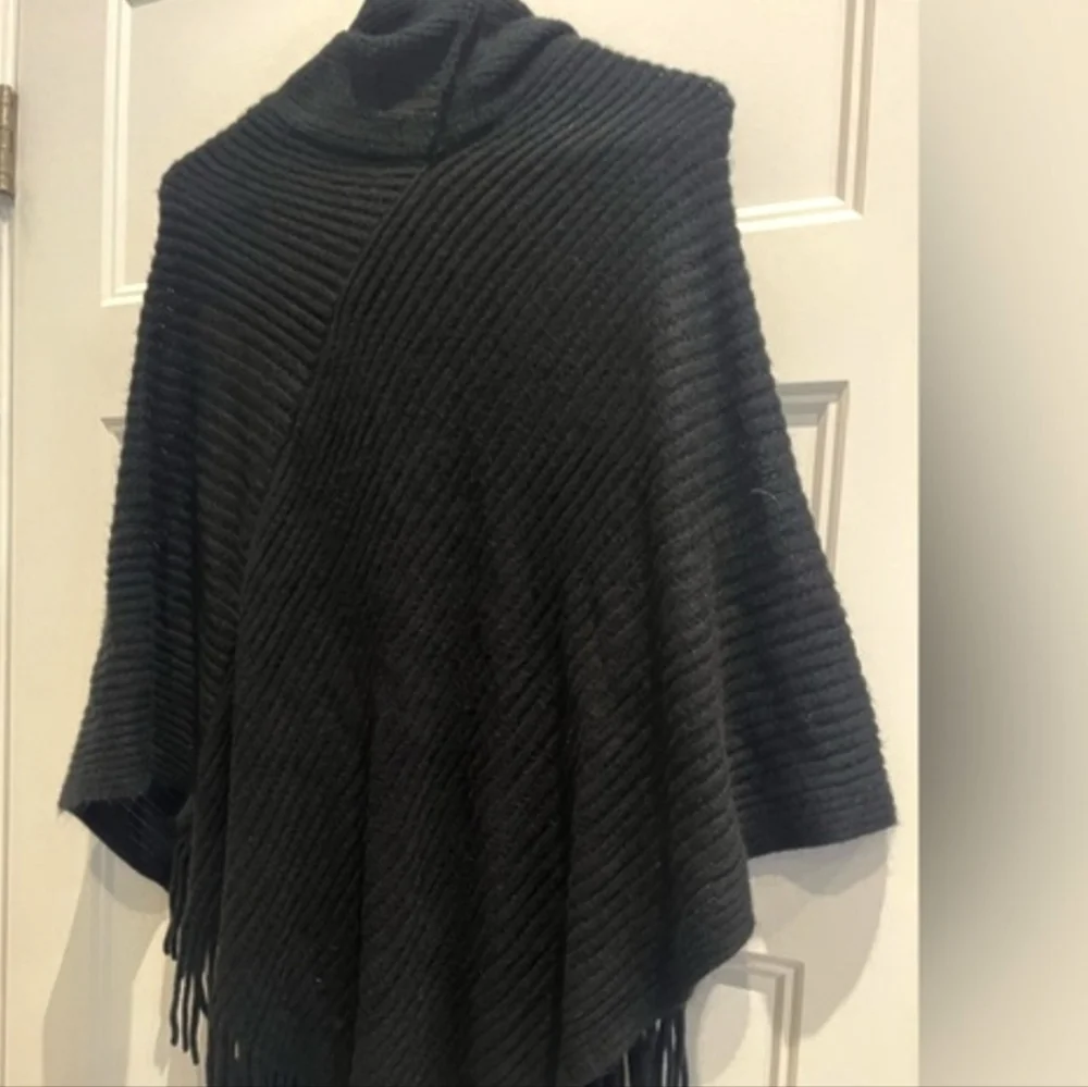 Guess Los Angeles Cowl Neck Poncho With Fringes - Picture 8 of 10